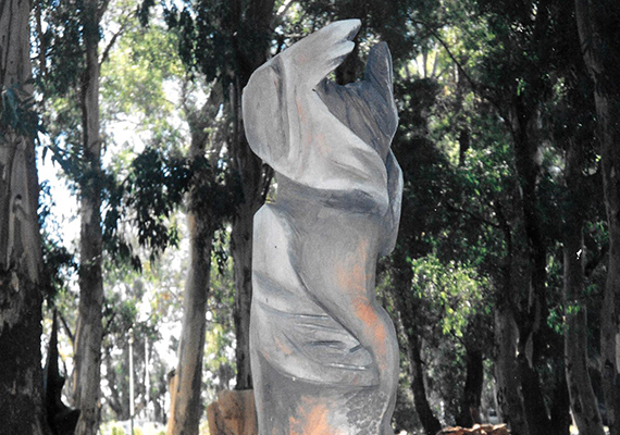 La escultura durante su ejecución, en un encuentro de escultores