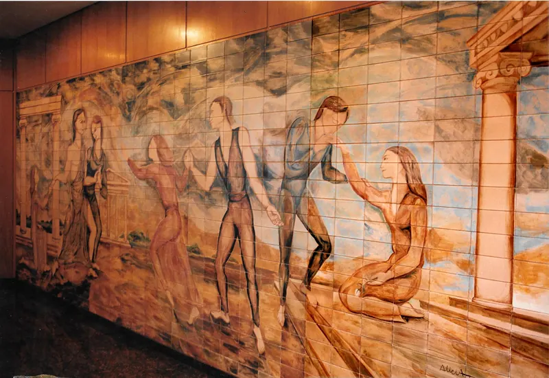 Otra vista del mural cerámico en Paraná y avenida Santa Fe